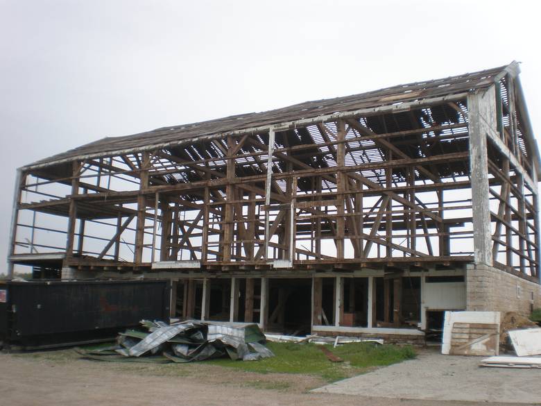 Bellevue, Ohio Bank Barn Exterior Photos / The frame is constructed with large Oak HH timbers