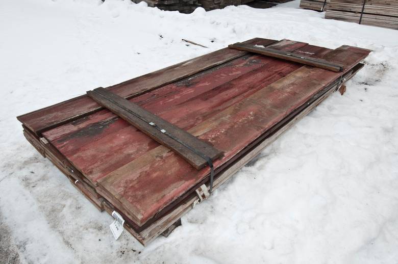 Red Painted Barnwood (1 x 12)