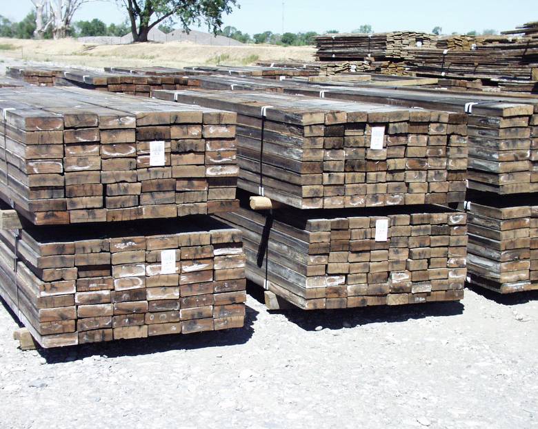 Redwood Picklewood Staves / Stacks of staves sorted by length and width