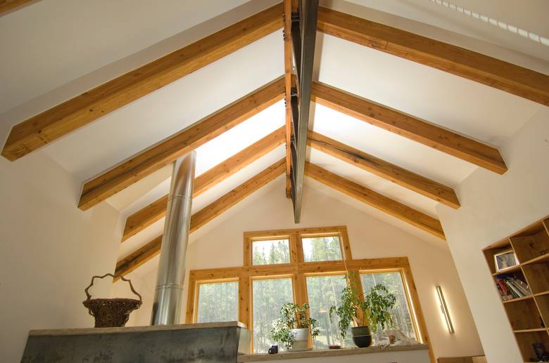 Trestlewood II Timber Frame / This is an interesting composite steel and wood frame
