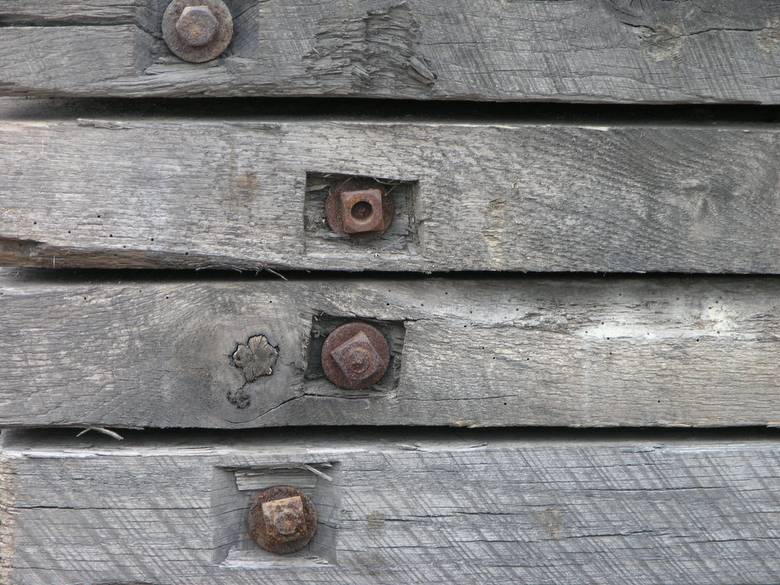 3x12 weathered oak / This shows bolts that minimize end-splitting