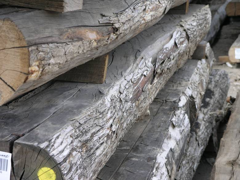 Hardwood Sleeper Logs / bark on edges (would take multiple pcs.)