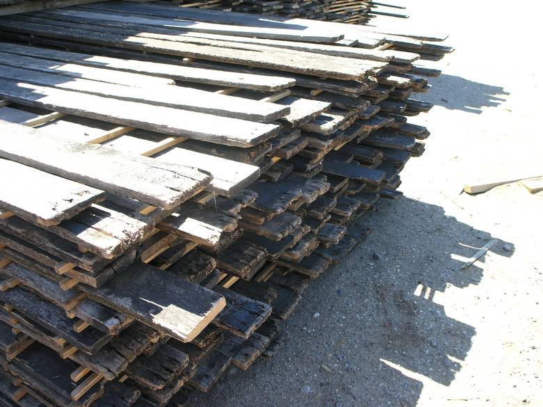 Ends of the 1x6 oak lumber