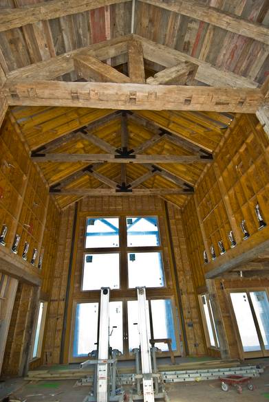 Interior Hand-Hewn Trusses and Interior Barnwood C / Hand-Hewn Timbers/Trusses and Interior Barnwood Ceiling