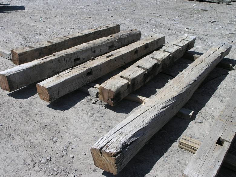 Walnut Hand Hewn Timbers / Walnut Hand-Hewn Timbers