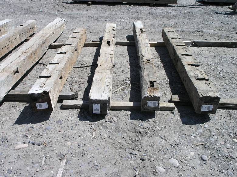 Walnut Hand Hewn Timbers / Walnut Hand-Hewn Timbers