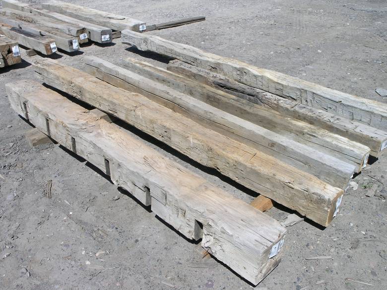 Walnut Hand Hewn Timbers / Walnut Hand-Hewn Timbers