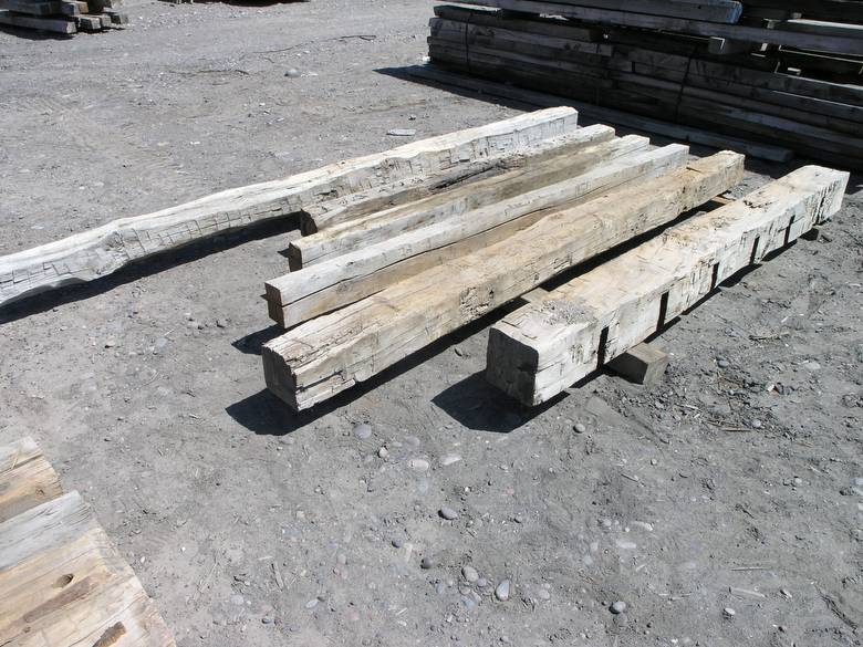 Walnut Hand Hewn Timbers / Walnut Hand-Hewn Timbers