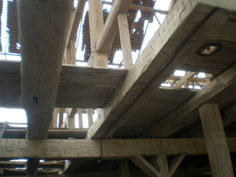 Bellevue, Ohio Bank Barn Interior Photos / Notice the beautiful, large Oak HH timbers