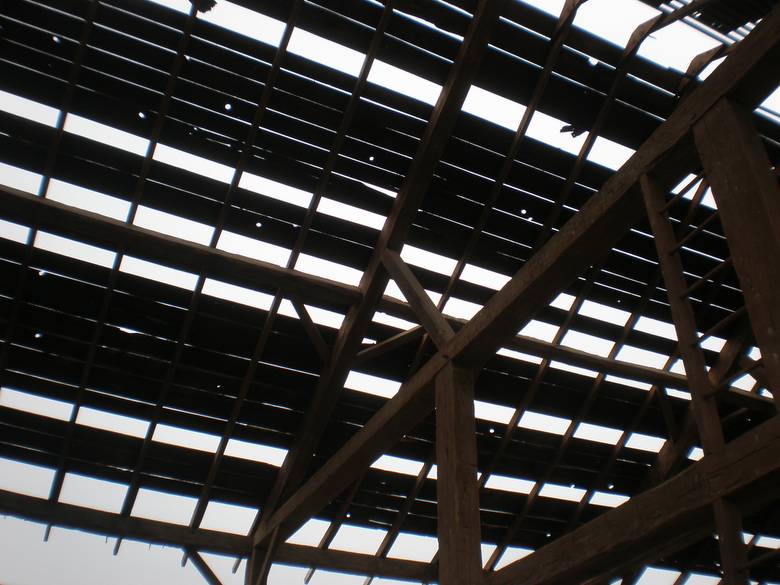 Bellevue, Ohio Bank Barn Interior Photos / Notice the beautiful, large Oak HH timbers