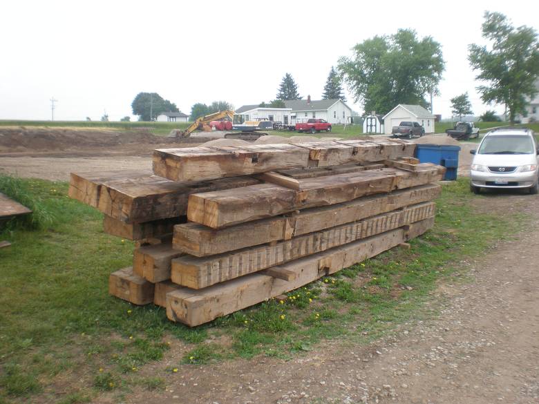 Bellevue, Ohio Bank Barn Upright Posts / 8x12 - 9x13 Posts (18-19' long)