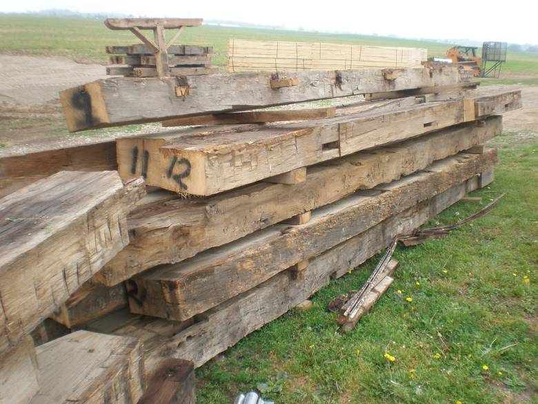 Bellevue, Ohio Bank Barn Upright Posts / 8x12 - 9x13 Posts (18-19' long)