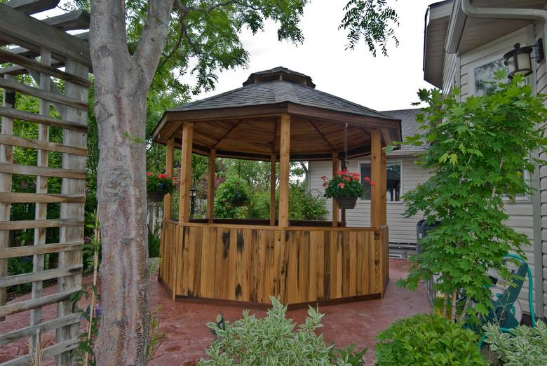 Gazebo / Picklewood cypress wainscot