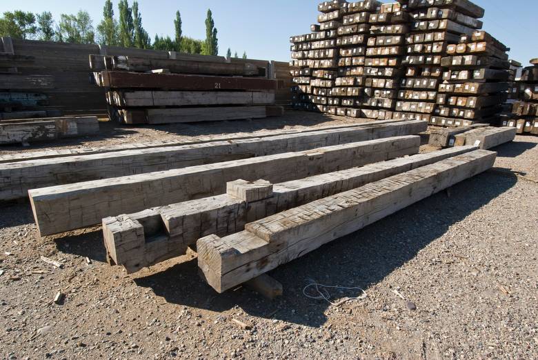 Hand-Hewn Oak Timbers (Graded) / Graded Hewn Oak