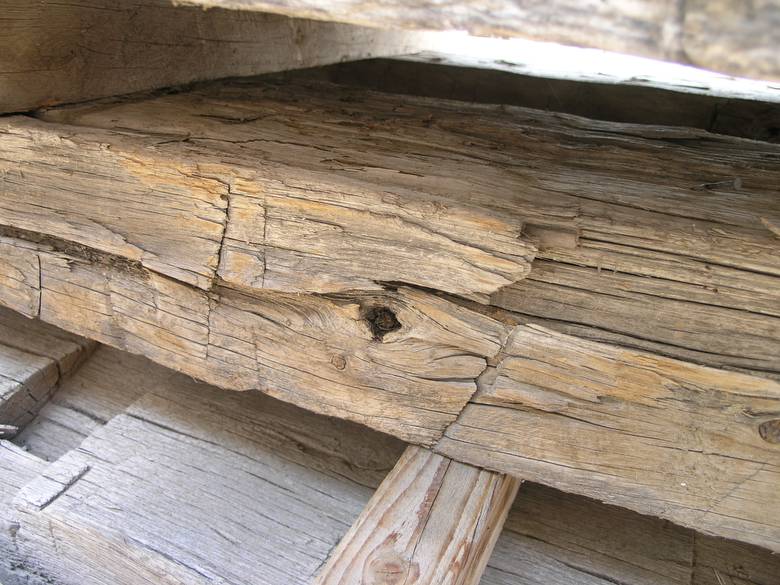 6x11 hand hewn timber / only one section with a checking issue
