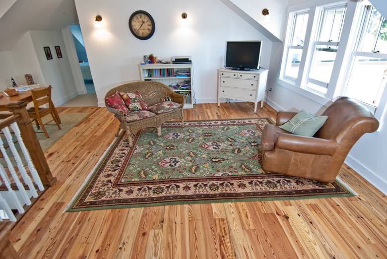 Spiegel's Southern Yellow Pine Flooring / 4 3/4