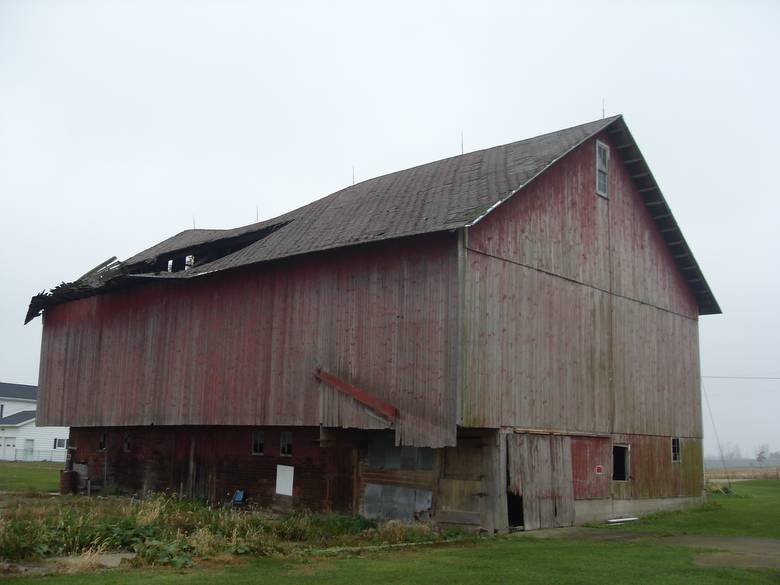 Photo #11537 - Collins Barn / 45x70 Bank Barn with 2x10 Joists.