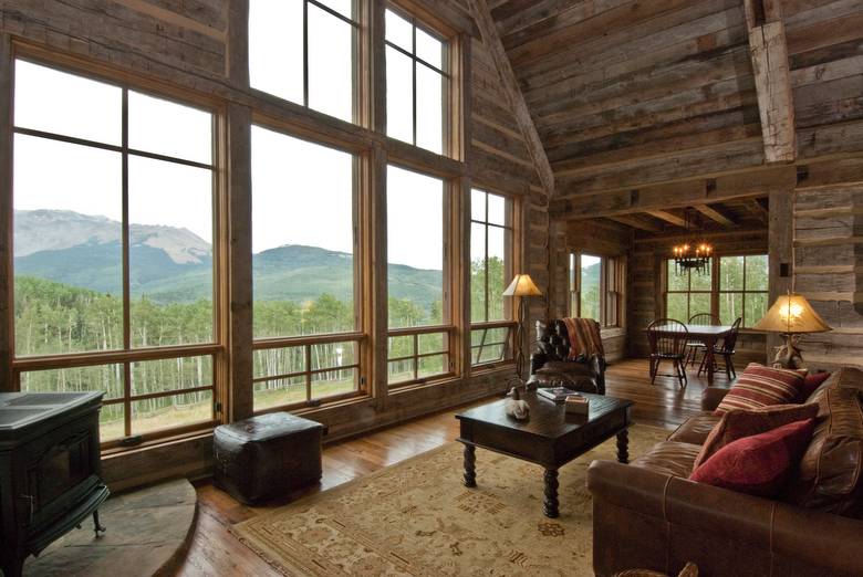 Barnwood Ceiling, Smooth Oak Flooring, Hewn Skins and Timbers