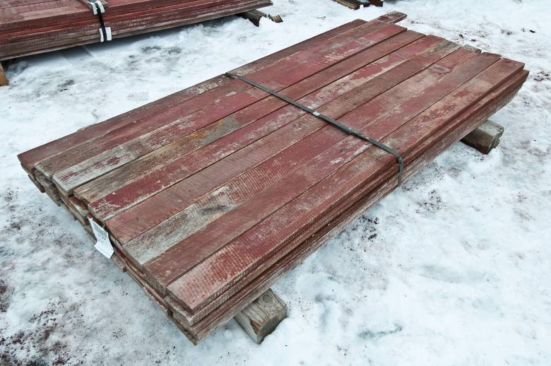 Red Painted Barnwood (1 x 4 weathered edge)