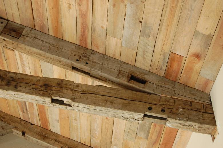 Hand Hewn Oak Trusses and TWII Resawn Slab Ceiling