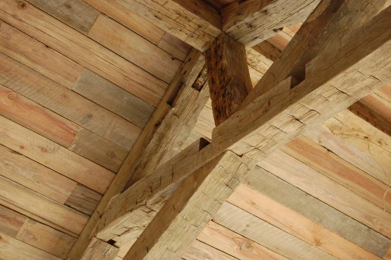 Hand Hewn Oak Trusses and TWII Resawn Slab Ceiling