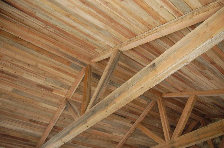 TWII Timber Trusses and TWII Resawn Slab Ceiling