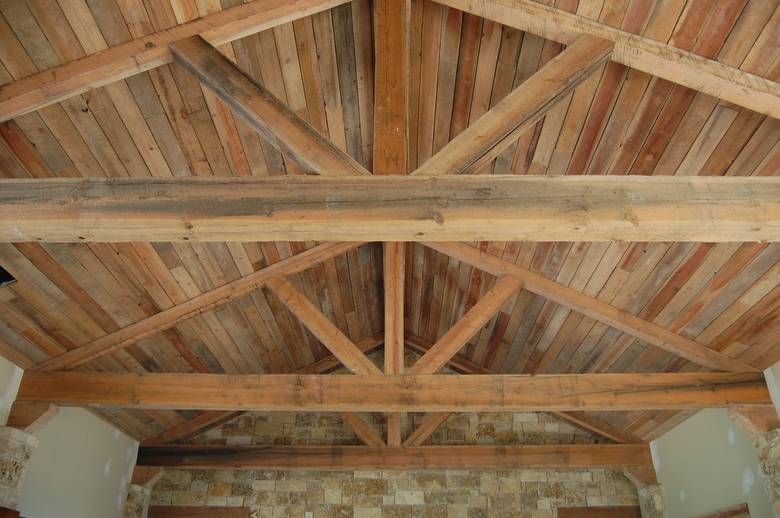 TWII Timber Trusses and TWII Resawn Slab Ceiling