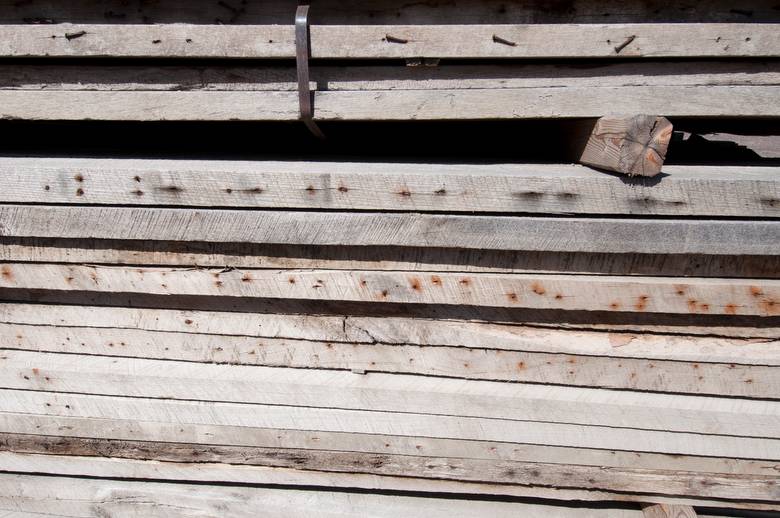 Mixed Hardwood/Oak 2" Lumber (note the broken metal in the edge)