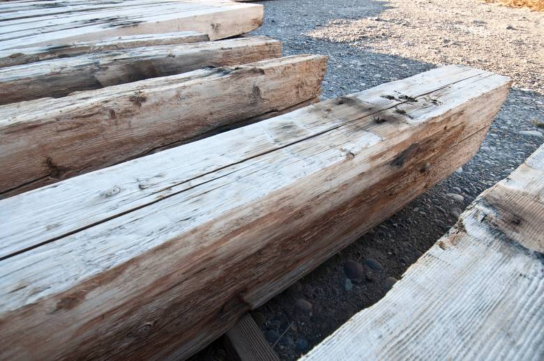 10x14 Willamette Weathered DF Timbers (Worn Texture)