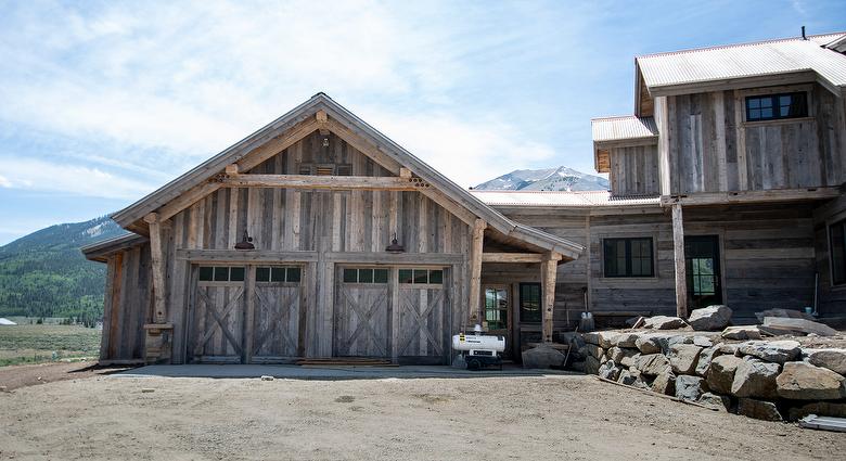 WeatheredBlend Barnwood Siding, NatureAged Trim 