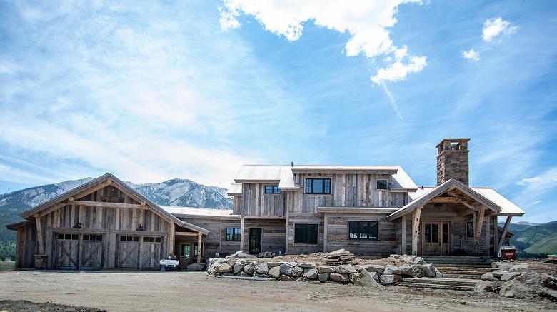 WeatheredBlend Barnwood Siding, NatureAged Trim 