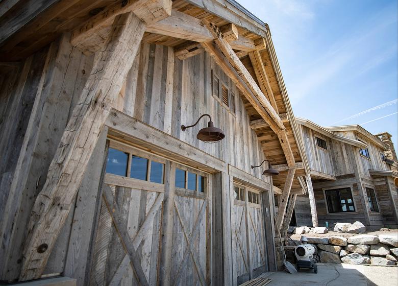 WeatheredBlend Barnwood Siding, NatureAged Trim 