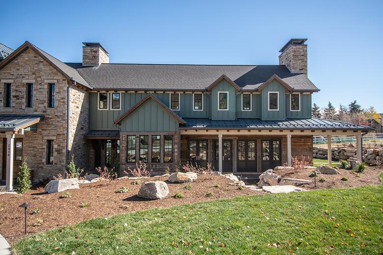 Antique Hand-Hewn siding with WeatheredBlend Timber trim