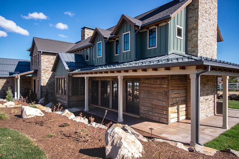 Antique Hand-Hewn siding with WeatheredBlend Timber trim