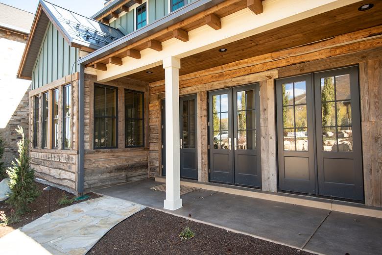 Antique Hand-Hewn siding with WeatheredBlend Timber trim