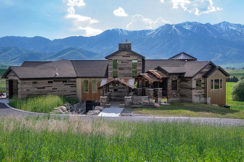 WeatheredBlend Siding (30% Antique Redwood Barnwood and 70% NatureAged)