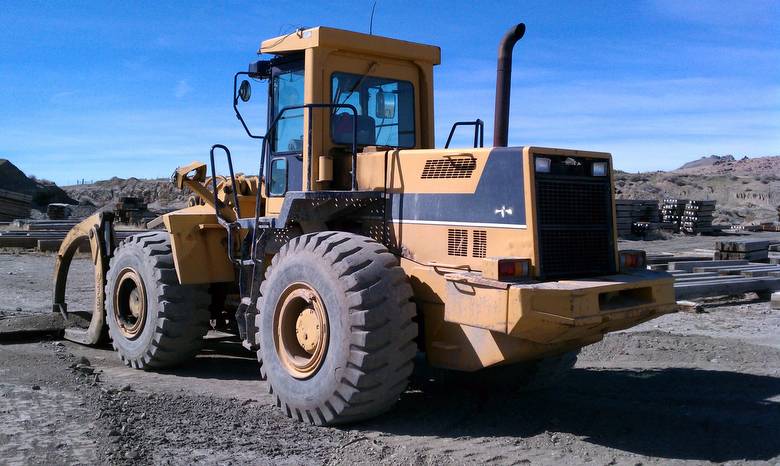 WA-420 Loader with Log Forks