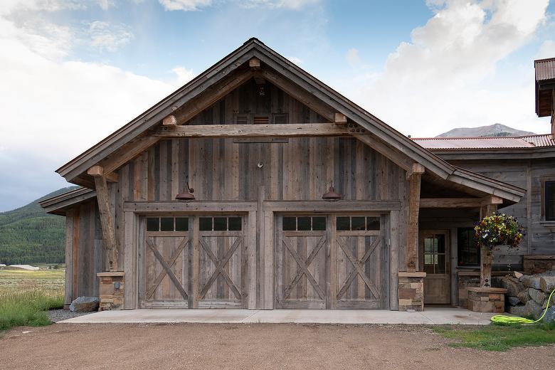 WeatheredBlend Gray Shiplap and Board-to-Board Lumber