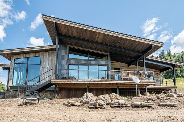 WeatheredBlend Gray Barnwood (Horizontal Shiplap and Vertical Board to Board Siding)