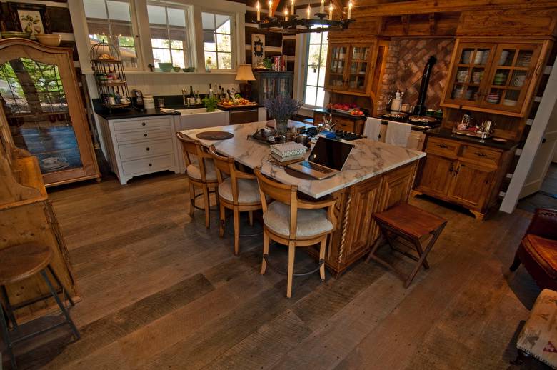 Wide Plank Oak Floor (9-11 1/4 widths)