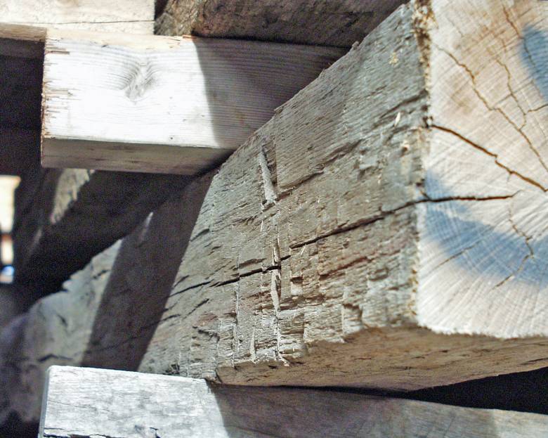 Hand Hewn oak timbers / 7x7x9-11 & 8x8x9-11 sizes