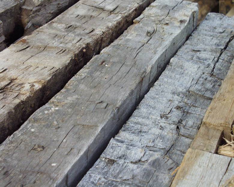 Hand Hewn oak timbers / 7x7x9-11 & 8x8x9-11 sizes