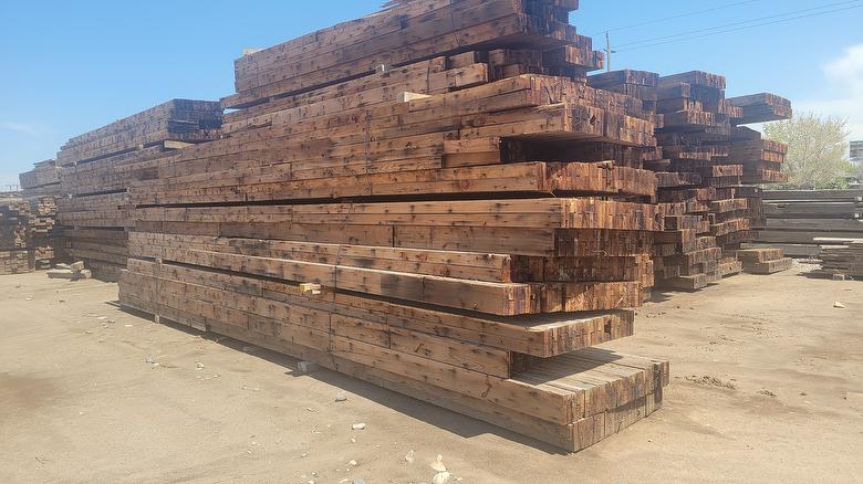 Antique Redwood Smooth (Bulk Piles)