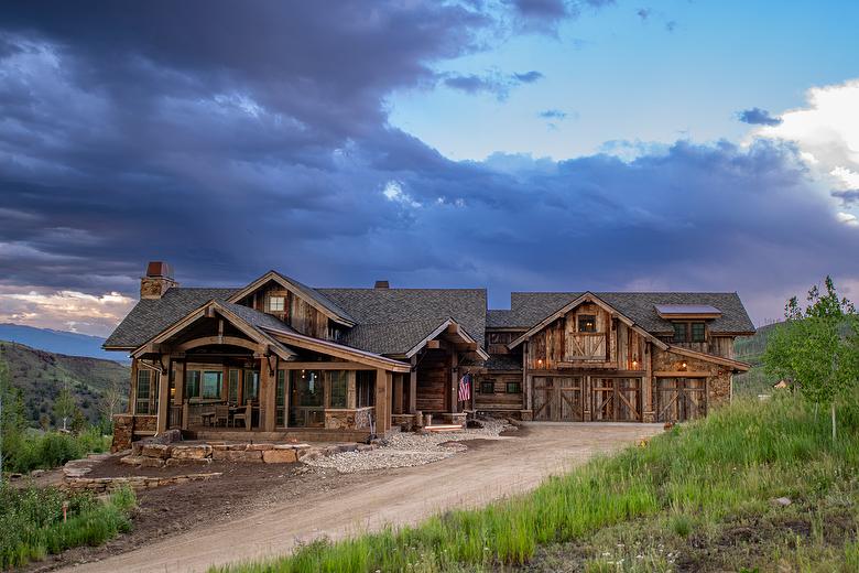 WeatheredBlend Mixed Gray/Brown Lumber and Hand-Hewn Skins