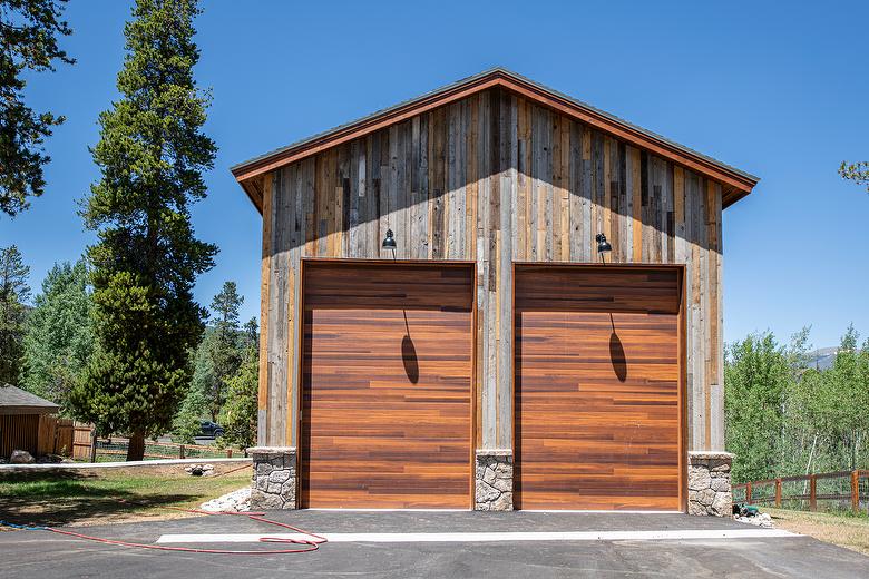 WeatheredBlend Mixed Gray/Brown Board-to-Board Siding