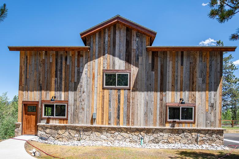 WeatheredBlend Mixed Gray/Brown Board-to-Board Siding