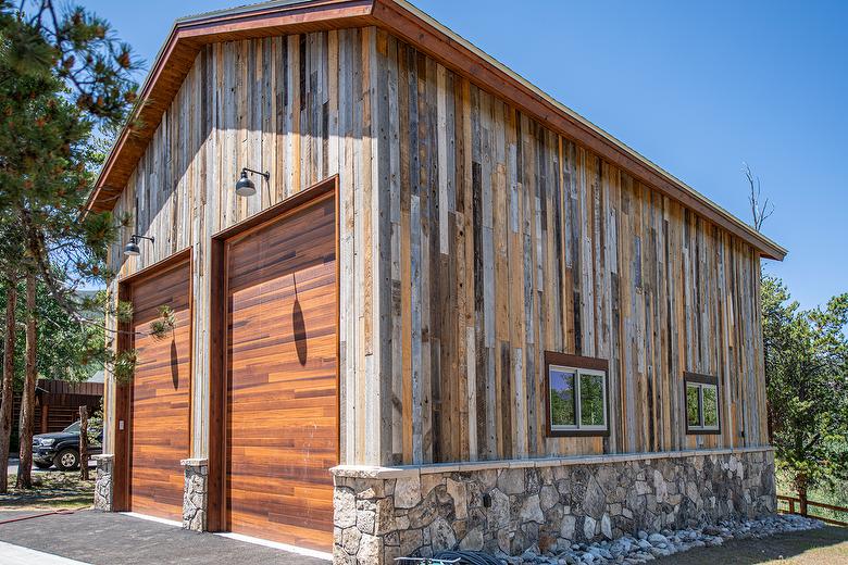 WeatheredBlend Mixed Gray/Brown Board-to-Board Siding