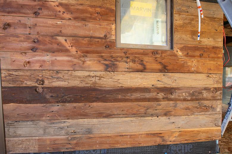 Antique Brown Smooth Board-to-Board Siding (Mira Loma)