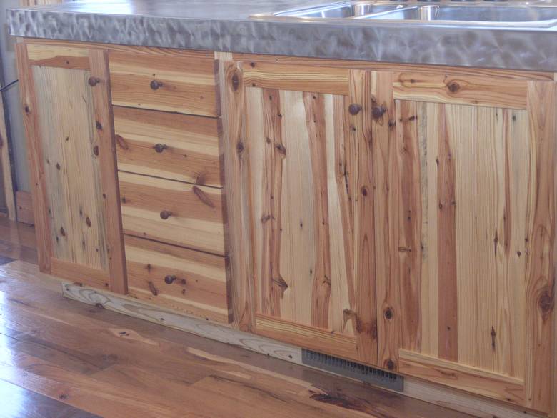 Photo 3010 Southern Yellow Pine Kitchen Cabinets