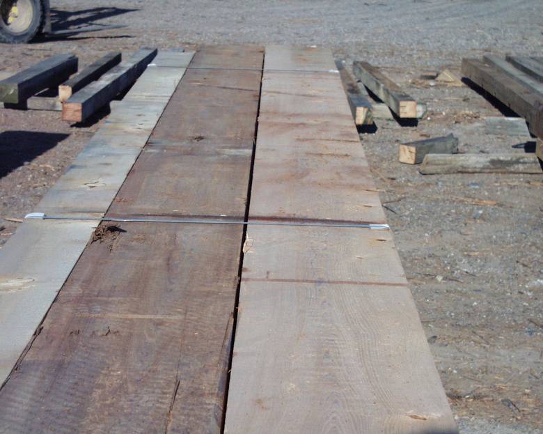 Cedar Timbers / Light and dark shades